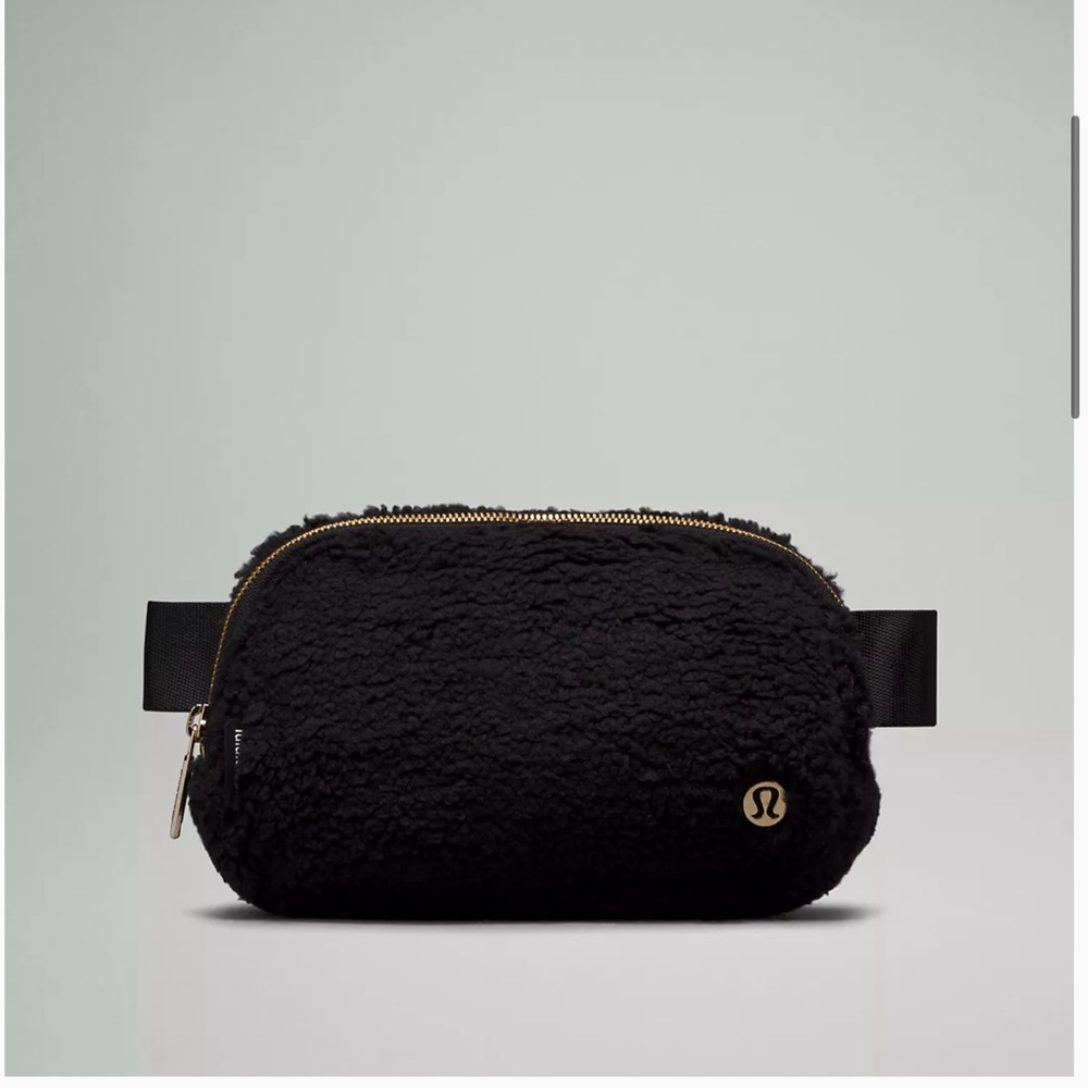 Lululemon Everywhere Black Fleece Beltbag